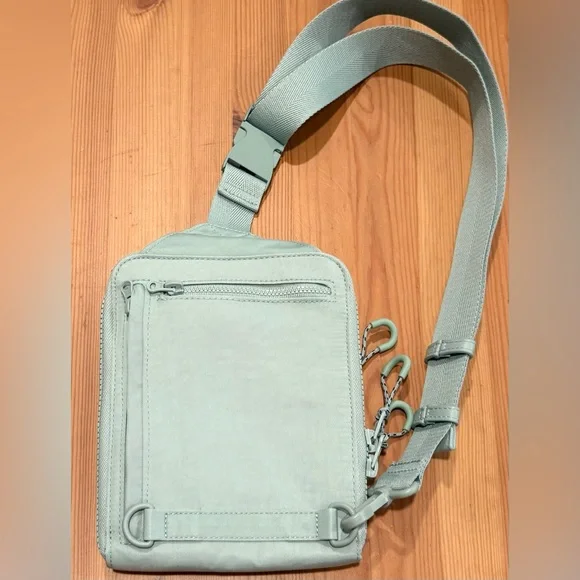 NWOT BÉIS ‘The Sport Sling’ Crossbody in Slate - Picture 4 of 7